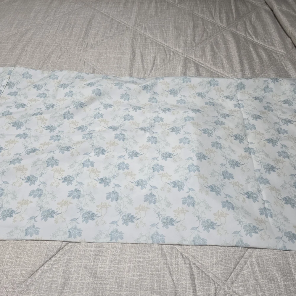 Floral Blue and White Bedding Set